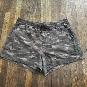 Athleta Camo Farallon Short Size 20
